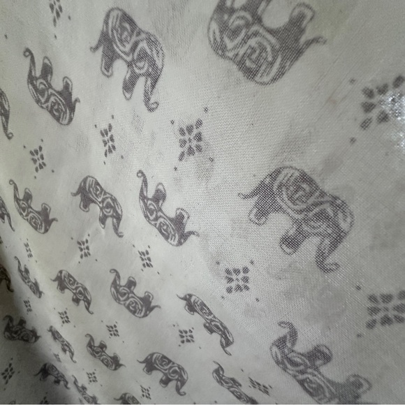 Sarong, lightweight wrap with elephant pattern. OS 39x70 inches - Picture 3 of 6